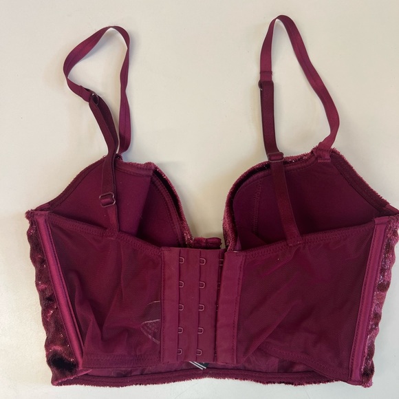 Victoria’s Secret Velvet Bra - Picture 3 of 4